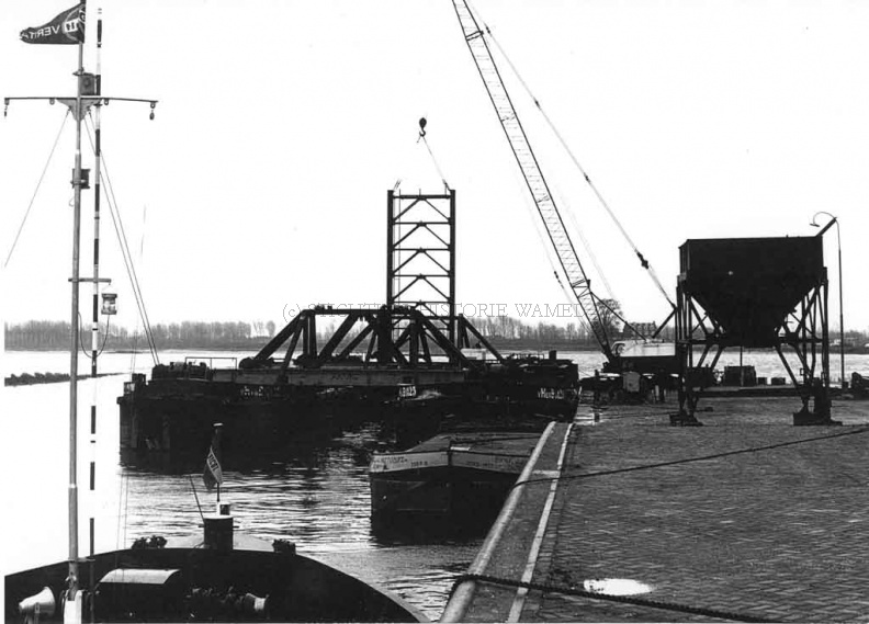 0410-0006-0030 Aanbouw Prins Willem Alexanderbrug.jpg