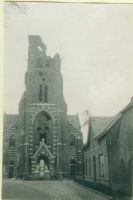 0050-0170  0013 - 1945 - RK Kerk frontaal