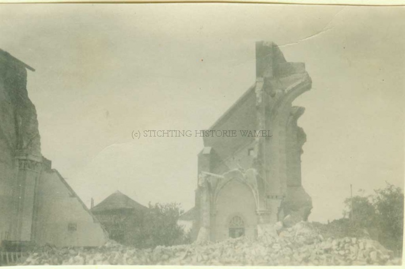 0050-0170_ 0014 - 1945 - RK Kerk in puin.jpg