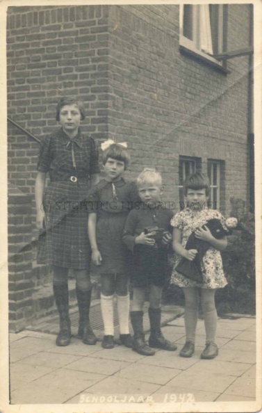 0130-1942-0001 Kinderen Gremmen.jpg