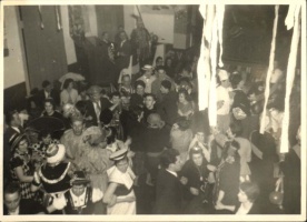 0302-0014-0016 Carnaval 1962 met Cor v Riel Prins Zeldenrust in de zaal Rutten